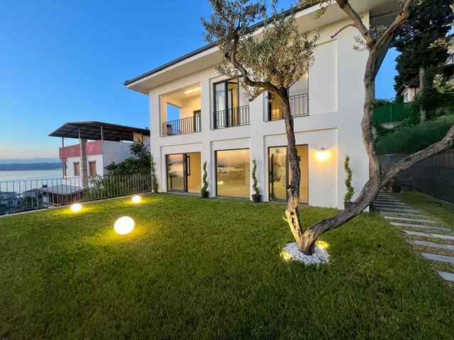 REMAX KANYON'DAN MODERN MIMARI VE DENIZ MANZARALI VILLA.