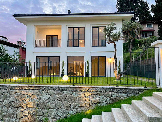 REMAX KANYON'DAN MODERN MIMARI VE DENIZ MANZARALI VILLA.