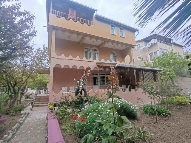 BEYLIKDÜZÜ KAVAKLI'DA ÖZEL PEYZAJLI, 7+2 MÜSTAKIL VILLA
