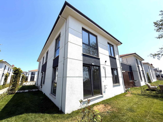 KARASU AŞAĞI AZİZİYE & SITE İÇİNDE,HAVUZLU,VİLLA TADINDA 2+1 DAIRE