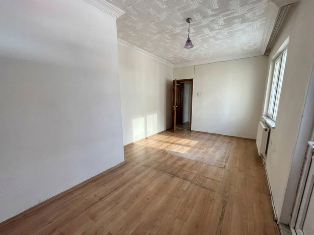 GÖLCÜK MERKEZ' DE KIRALIK TERASLI GENIŞ 2+1