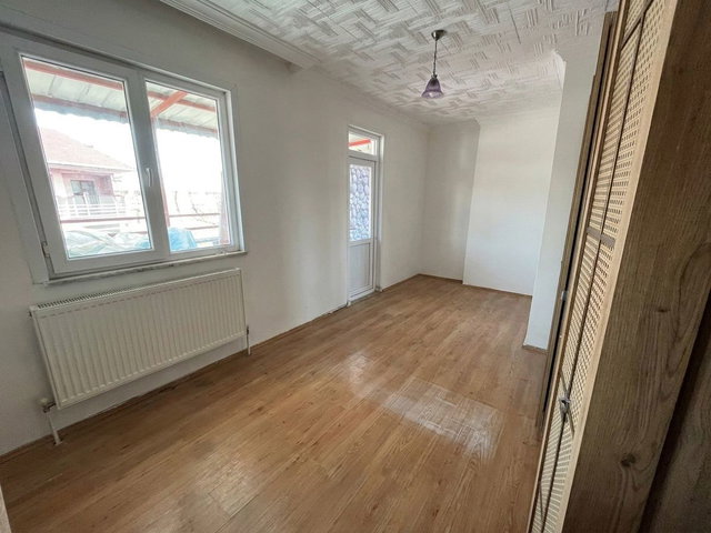 GÖLCÜK MERKEZ' DE KIRALIK TERASLI GENIŞ 2+1