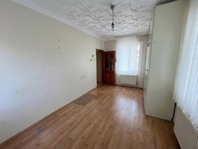 GÖLCÜK MERKEZ' DE KIRALIK TERASLI GENIŞ 2+1