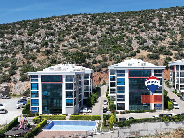 EGE MAHALLESİ KIRMIZI EVLER SİTESİ DENİZ MANZARALI 4+1 DAİRE