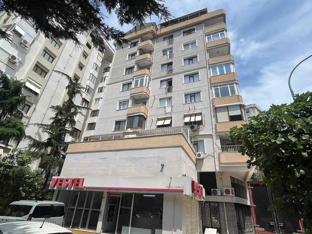 KADIKÖY KUYUBAŞI'NDA MERKEZİ KONUMDA GENİŞ 3+1 SATILIK DAİRE