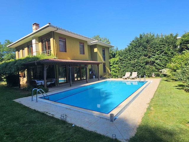 ŞİLE SATMAZLI' DA SATILIK HAVUZLU VİLLA 1988 M2 BAHÇE 450 M2 4+1