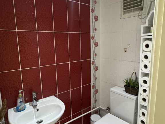 BARIŞ MAH METROBÜSE YÜRÜME 5 DK MESAFEDE İÇİ YAPILI DAİRE