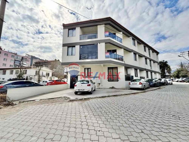 REMAX MODEL DEN DEVLET HASTANESİ YAKININDA 1+1 SATILIK APART