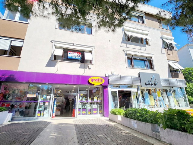 EMSALSİZ ACIBADEMİN EN İYİ LOKASYONUNDA CADDE ÜZERİ BİNADA 4+1