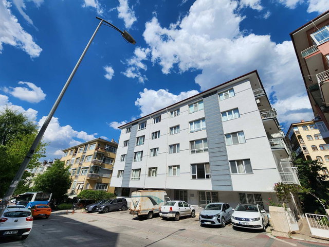 AYRANCI GÜVENEVLER'DE KUZGUN CADDESİ'NDE SATILIK 3+1 DAİRE