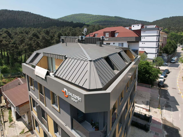ALTUNTAŞ'TAN SULTANBEYLI'DE DOĞANIN KALBINDE SATILIK DUBLEKSÜĞ