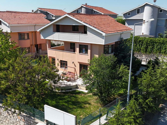ALACAATLI ZAMBAK VADİSİ SİTESİ'NDE 4+1  KİRALIK VİLLA