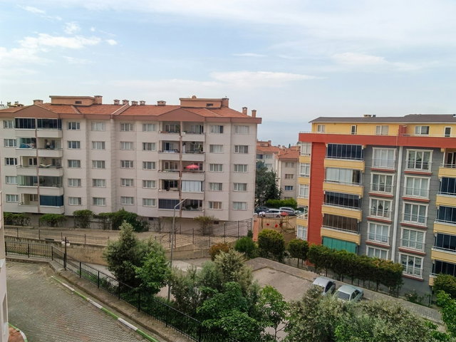 REMAX BEYAZ GÜZELYALI YUVAMKENT KISMEN DENİZ MANZARALI 3+1 KİRALIK ARAKAT DA