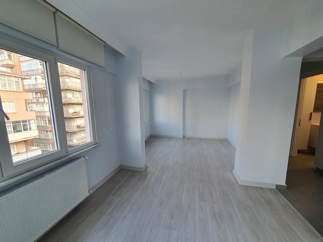 İÇERENKÖY & BOSTANCI KÖPRÜSÜNE YAKIN YENILENMIŞ 3+1 BALKONLU-BOŞ