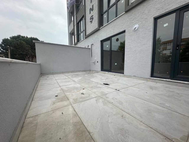 REMAX BEYAZ SIRAMEŞELERDE KÖŞE BİNA SIFIR SATILIK DAİRELER