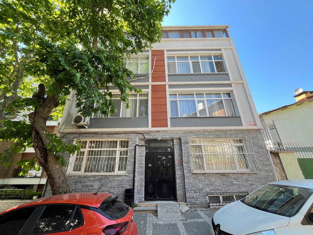 ÜSKÜDAR MURATREİS MAHALLESİ’NDE 2+1 KULLANIŞLI DAİRE