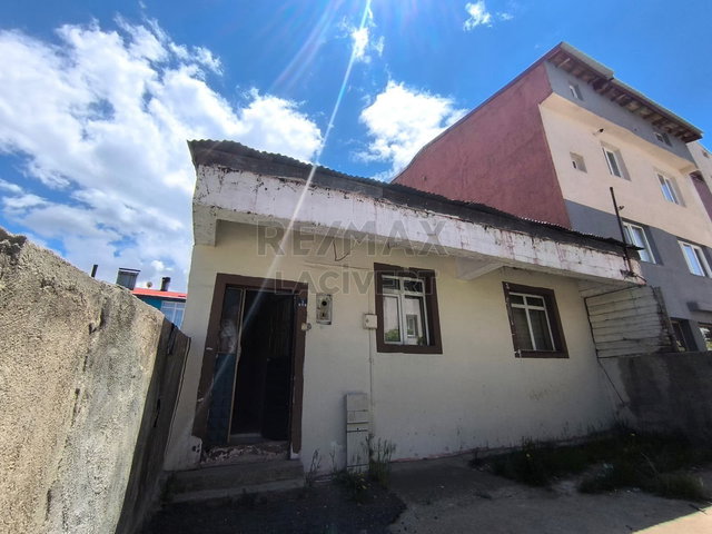 RE/MAX LACİVERT'TEN YUNUSEMRE'DE SATILIK 2+1 DAİRE