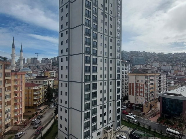 MALTEPE ZÜMRÜTEVLER'DE METROYA YAKIN SİTEDE SATILIK 3+1 DAİRE