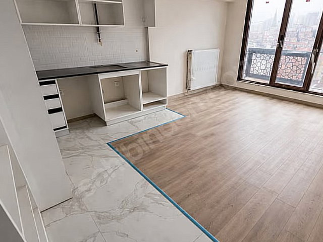 MALTEPE ZÜMRÜTEVLER'DE METROYA YAKIN SİTEDE SATILIK 3+1 DAİRE