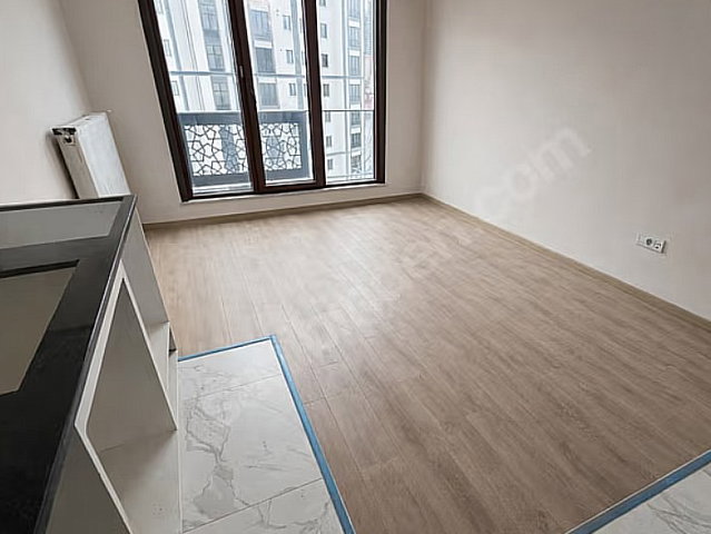 MALTEPE ZÜMRÜTEVLER'DE METROYA YAKIN SİTEDE SATILIK 3+1 DAİRE