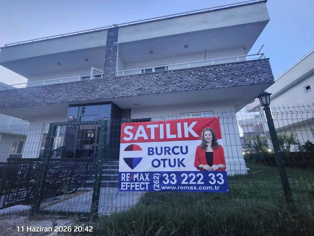 SAKARYA KARAPINAR RIFATBEY KONAKLARI 3+1 BAHÇELİ DUBLEKS SATILIK VİLLA
