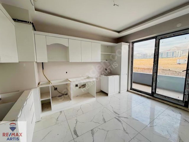 REMAX ARTIS'TEN BILKENT KARŞISINDA SATILIK 4+1 DAIRE