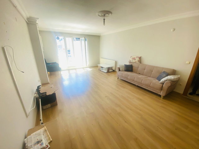 ÇEKMEKÖY MERKEZ MAHALLESİ 1+1 70M2 BRÜT, 52 M2 NET BOŞ KİRALIK DAİRE