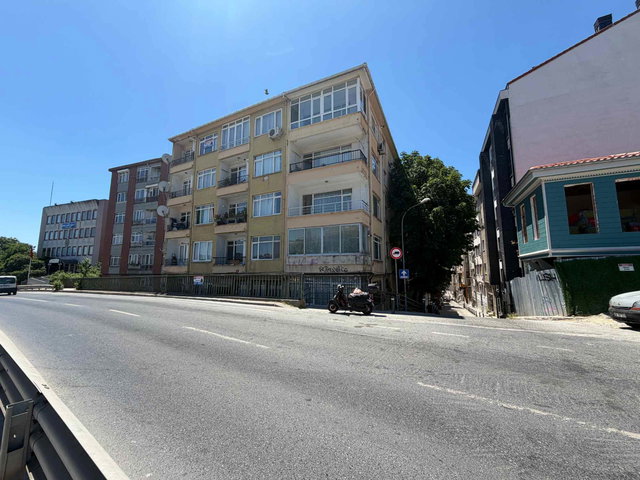 TAŞKÖPRÜ CADDESİ ÜZERİ - SÖĞÜTLÜÇEŞME METROBÜS MARMARAY YANI 3+1