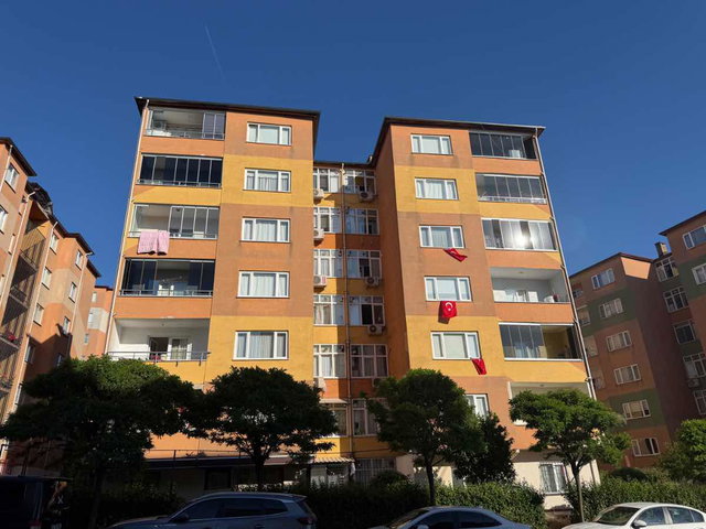 ÇAYIROVA ÇAĞDAŞKENT ALPASLAN SİTESİNDE 3+1 120 M2 SATILIK DAİRE.