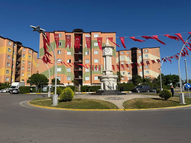 ÇAYIROVA ÇAĞDAŞKENT ALPASLAN SİTESİNDE 3+1 120 M2 SATILIK DAİRE.