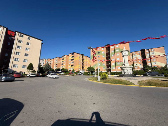 ÇAYIROVA ÇAĞDAŞKENT ALPASLAN SİTESİNDE 3+1 120 M2 SATILIK DAİRE.
