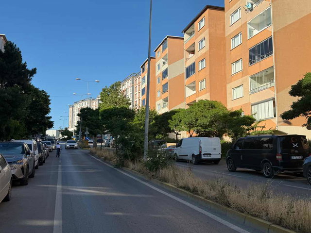 ÇAYIROVA ÇAĞDAŞKENT ALPASLAN SİTESİNDE 3+1 120 M2 SATILIK DAİRE.