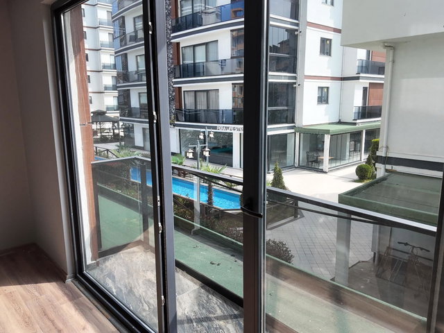 PERA LIFE EVLERI’NDE HAVUZ MANZARALI, EBEVEYN BANYOLU 3+1