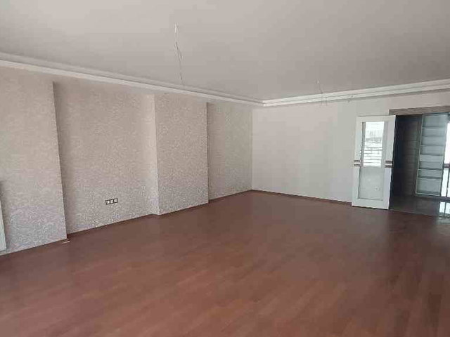 REMAX HEDEF GÖKHAN ASLANTAŞ'TAN ADNAN KAHVECİ MAH. 11 MAHALLE SİTESİNDE 3+1 SATILIK DAİRE