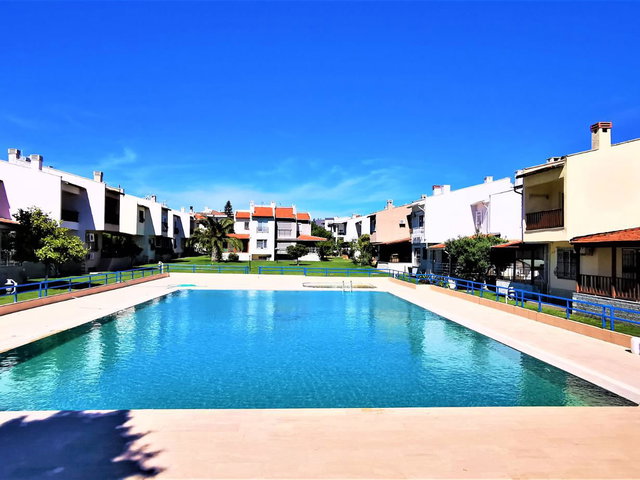 REMAX YELKEN DEN HAVUZLU SİTE İÇİ, EŞYALI,BÜYÜK BAHÇELİ KÖŞE VİLLA