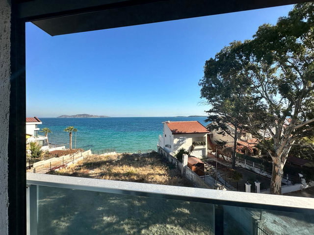 ÇEŞMEALTI'NDA DENIZE SIFIR, KIRALIK 3+1 VILLA
