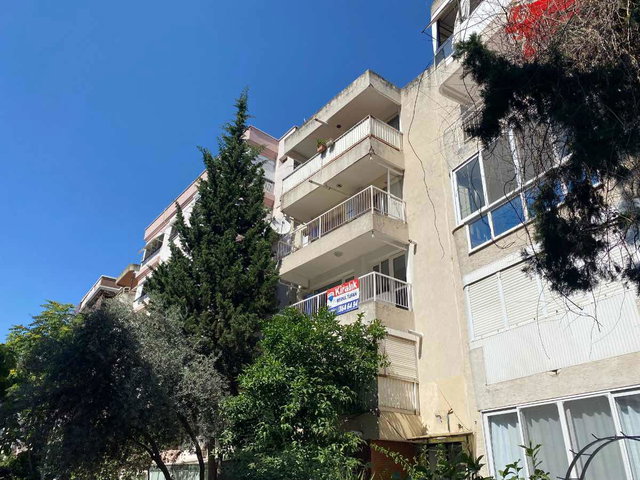ALAYBEY KARŞIYAKA LISESI YAKINI 3+1 DAIRE