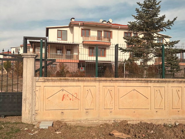 ANKARA ÇUBUK’TA 1.500 M² ARSA İÇİNDE TRİPLEX VİLLA