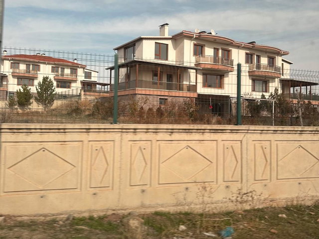 ANKARA ÇUBUK’TA 1.500 M² ARSA İÇİNDE TRİPLEX VİLLA