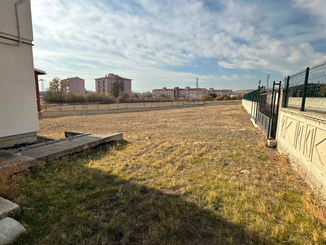 ANKARA ÇUBUK’TA 1.500 M² ARSA İÇİNDE TRİPLEX VİLLA