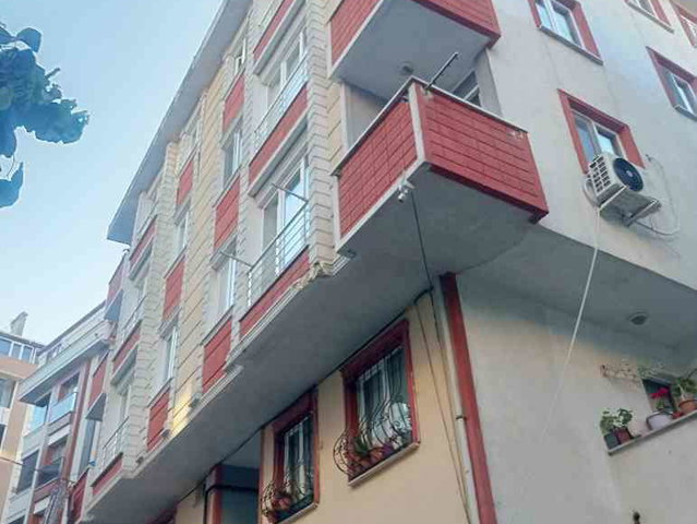 EYÜP ESENTEPE'DE MERKEZİ KONUMDA FERAH 2+1 SATILIK DAİRE