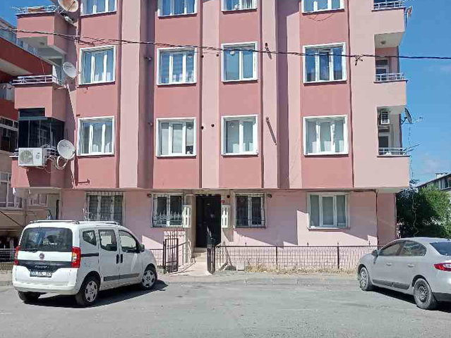 MEVLANA MAHALLESİ'NDE BAHÇE KATI KULLANIŞLI 1+1 SATILIK DAİRE