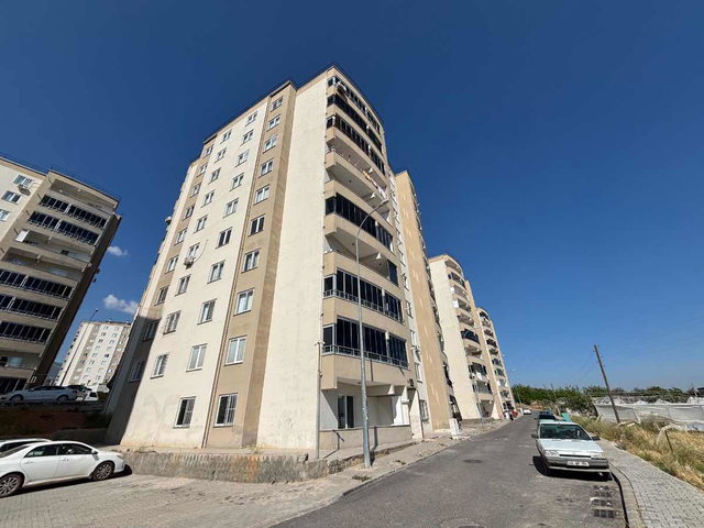 YENİKENT'DE İÇİ YAPILI SATILIK 3+1 DAİRE