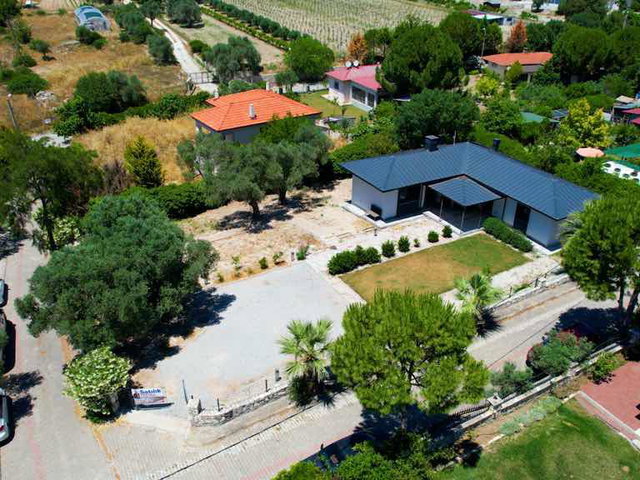 REMAX KUVARS URLA UMUTKÖY ÇİFTLİK EVLERİ TAM MÜSTAKİL 4+1 VİLLA