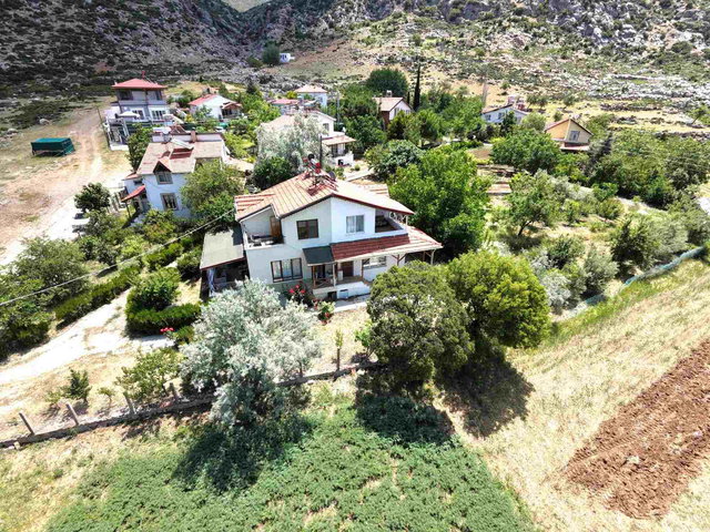 KORKUTELİ'NDE SATILIK EŞYALI 2+1 DUBLEX MÜSTAKİL BAHÇELİ VİLLA