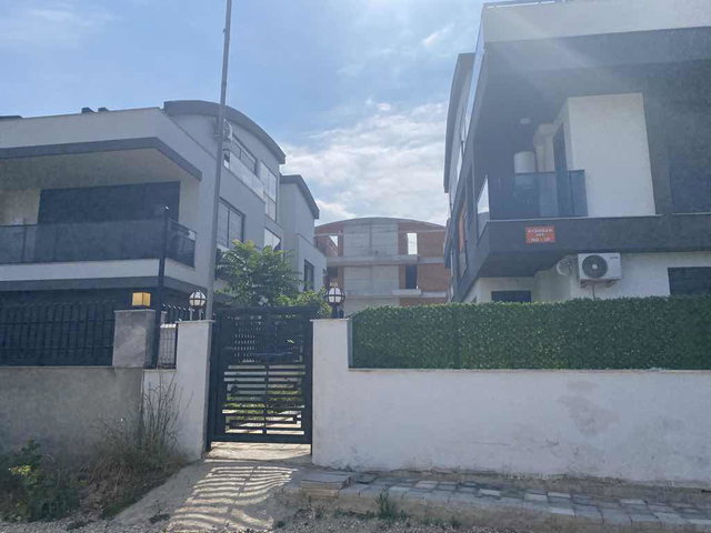 ERMENEK’TE GENİŞ EŞYALI 1+1 KİRALIK YENİ DAİRE