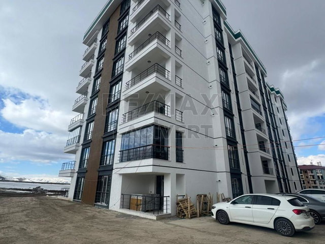 RE/MAX LACİVERT'TEN YILDIZKENT'TE 3+1 SATILIK DAİRE