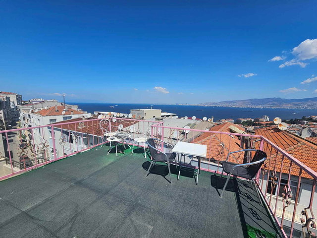 ÜÇYOLDA DENİZ MANZARALI SATILIK GENİŞ 2+1 TADİLATLI DAİRE
