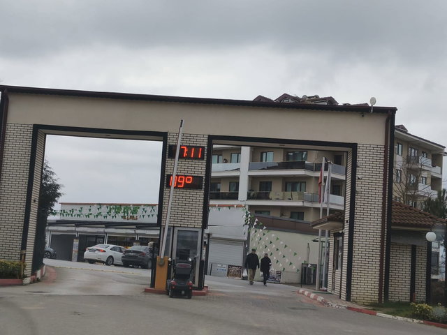 FATMA YILDIZ DAN BAYTUR SİTESİNDE SATILIK 3+1
