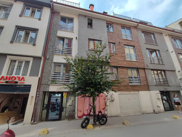 RE/MAX MOD'DAN COLLESİUM SOKAĞINDA EŞYALI KİRALIK 1+1 DAİRE